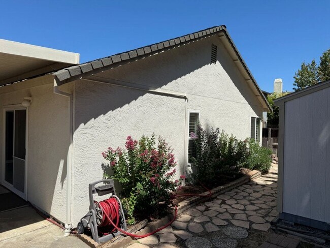 Building Photo - Modern 4 Bedroom One Story *Vacaville