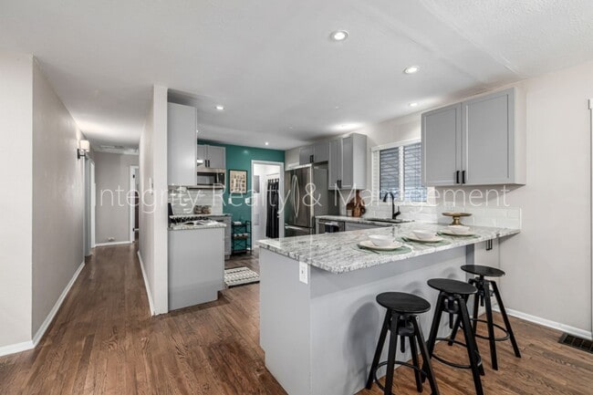 Building Photo - 3200 S Grape St