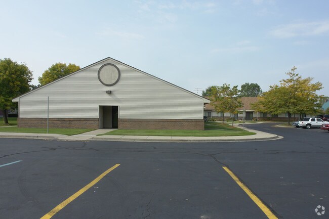 Primary Photo - Metropolitan Apartments