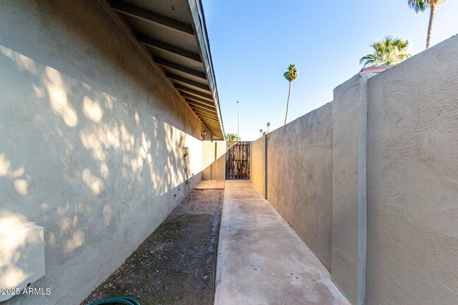 Building Photo - 3912 S Elm St