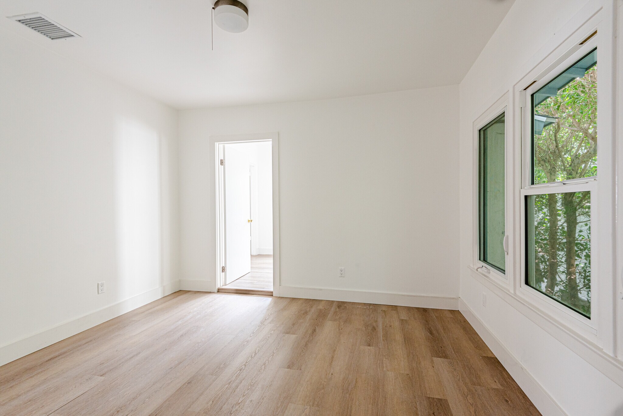 Building Photo - 1038 N Crescent Heights Blvd