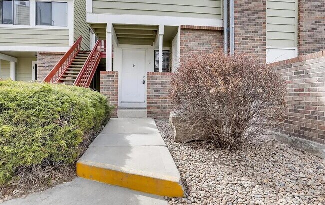 Building Photo - 932 S Dearborn Way