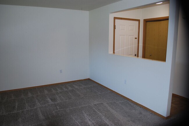 Building Photo - 1716 S Eagleson Rd