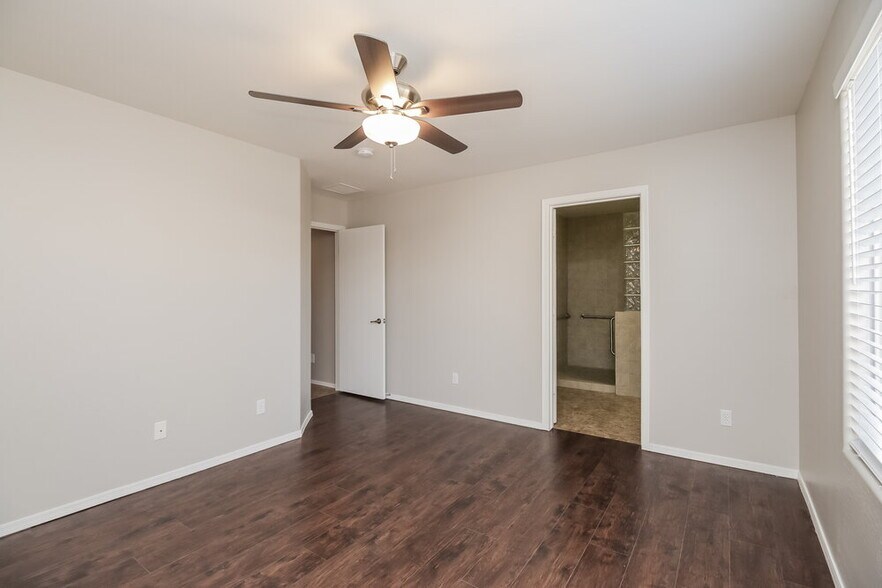 Building Photo - 3312 W Five Mile Peak Dr