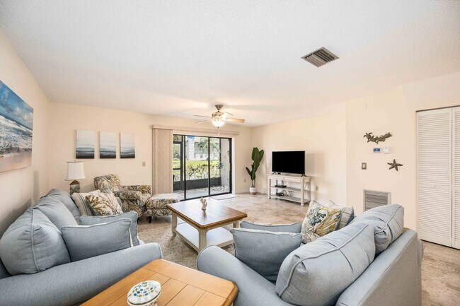 Building Photo - Seasonal or Annual 2 Bedroom, 2.5 Bathroom...