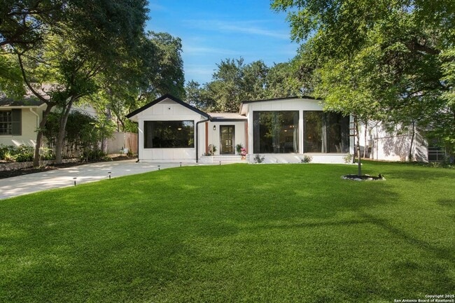 Building Photo - 423 College Blvd