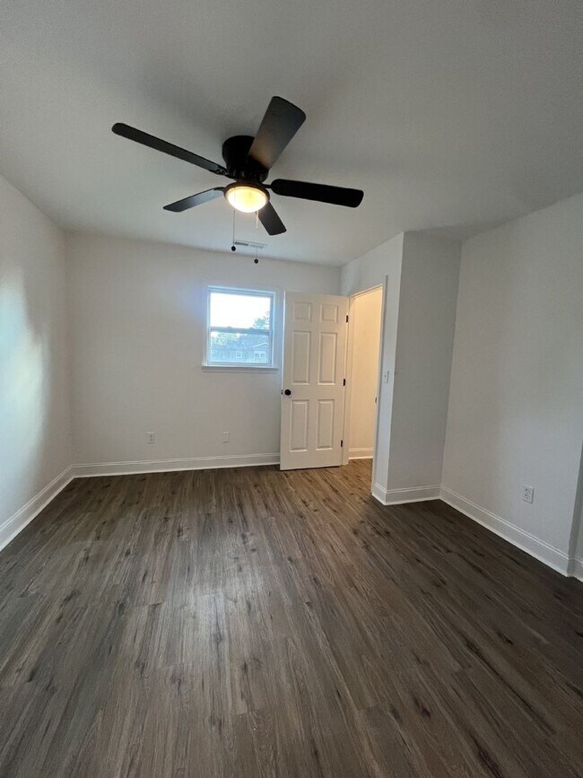 Building Photo - Charming 3-Bed, 2-Bath Gem on Arlington Ave