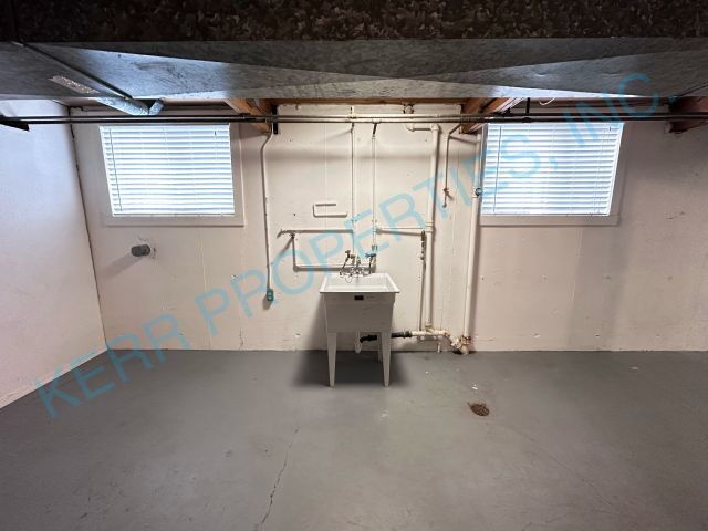 Building Photo - Spacious 4-Bedroom Gem with 2,320 Sq Ft of...