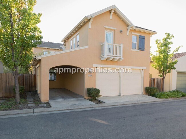 Building Photo - Upscale 3 Bedroom + Den, 4 bath, Detached Cottage, in Gale Ranch!