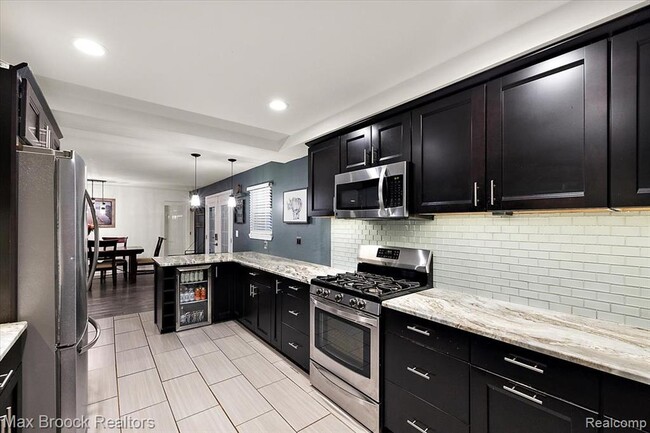 Building Photo - 486 Charlevoix St