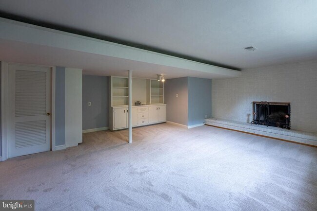 Building Photo - 6438 Woodville Dr