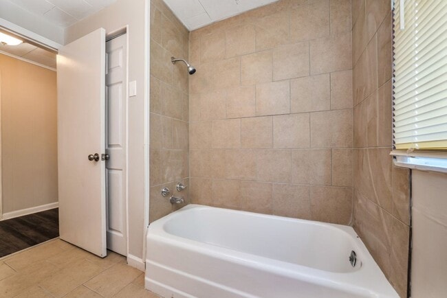 Building Photo - Charming Renovated 2BR Home – Full of Char...