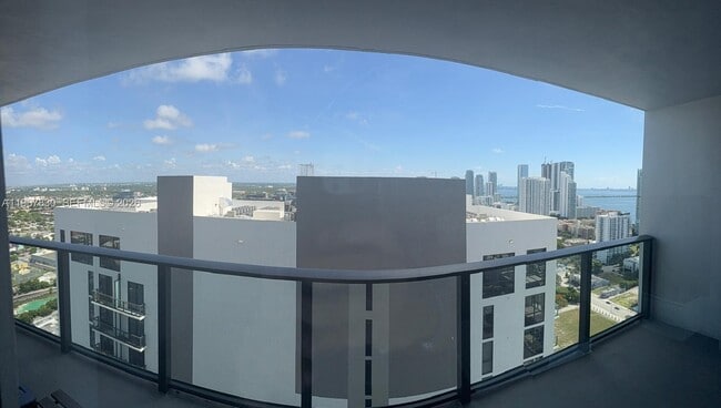 Building Photo - 1600 NE 1st Ave