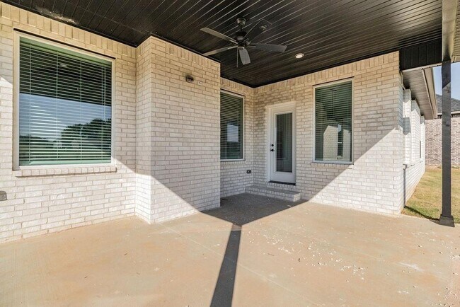 Building Photo - 805 Carlock Dr