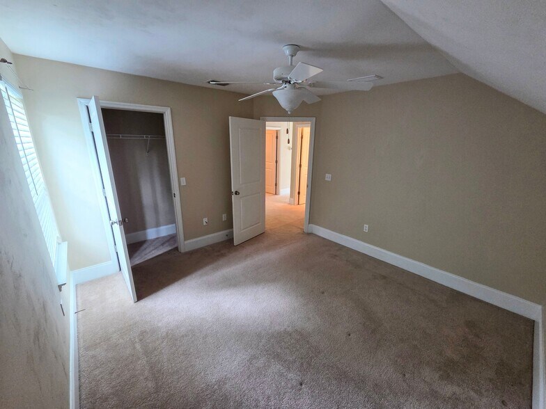 Building Photo - 1621 Shadowmoss Ave
