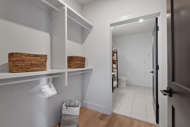 Building Photo - 303 31st Ave N