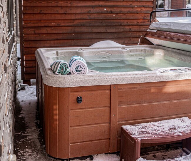 Building Photo - Immaculate Spanish Peaks Condo with Hot Tub & Pool Access