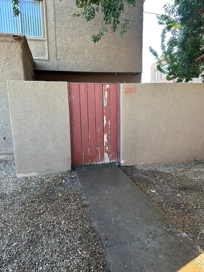 Building Photo - RENT TO OWN TOWN HOUSE 3 BEDROOMS 1 BATH $...