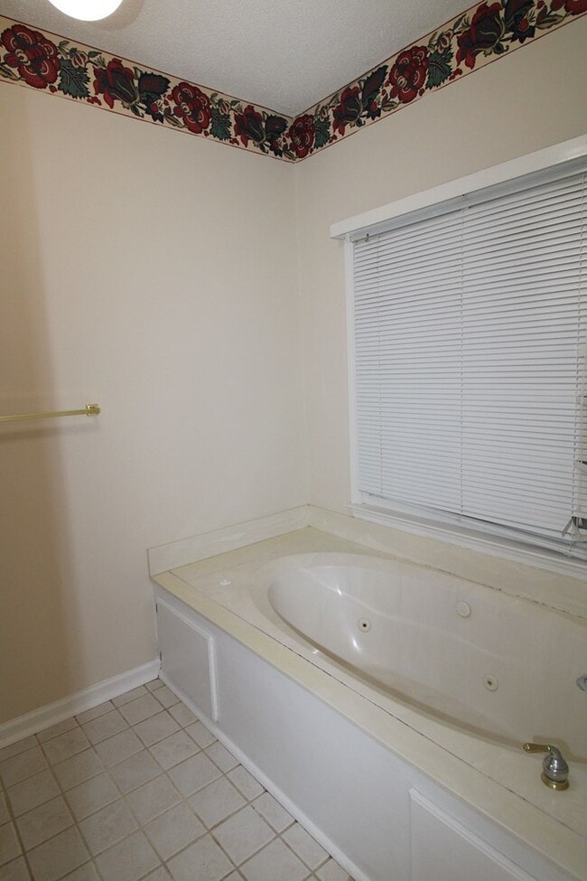 Building Photo - 30 Mere Ct
