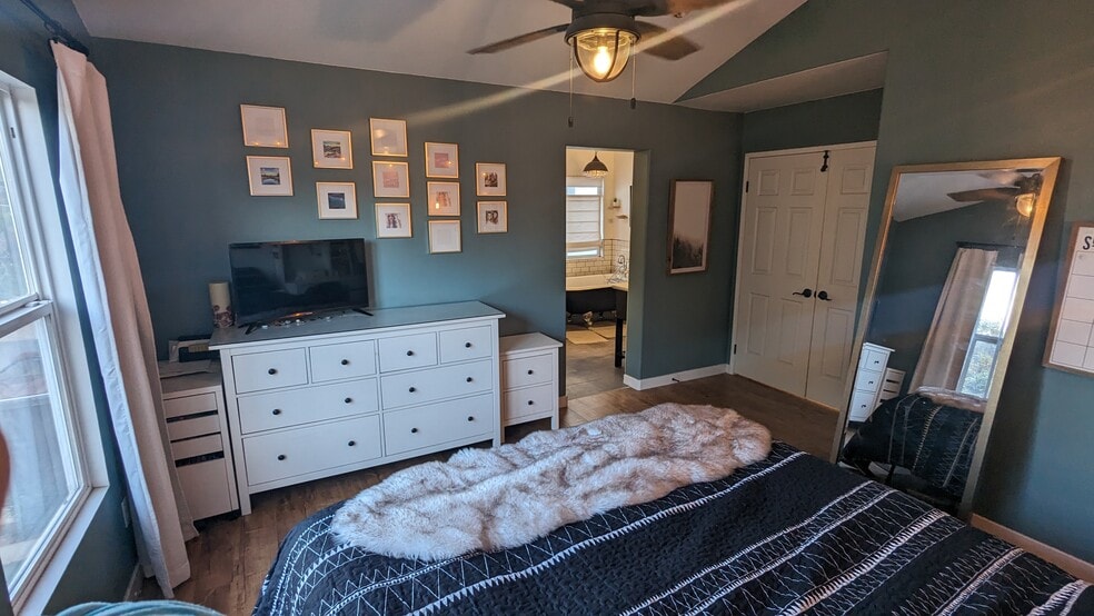 Building Photo - 1554 Plymouth Ln