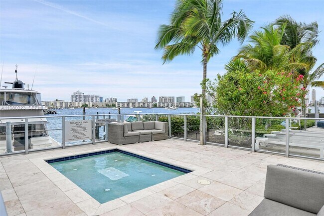 Building Photo - 17111 Biscayne Blvd