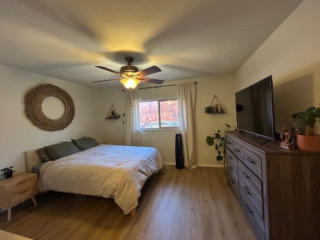 Building Photo - 1347 E Parkway Dr