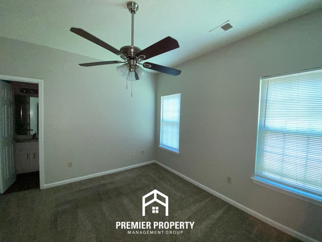 Building Photo - Charming 3BR/2BA Memphis Home with Vaulted Ceilings & Hardwood Floors!