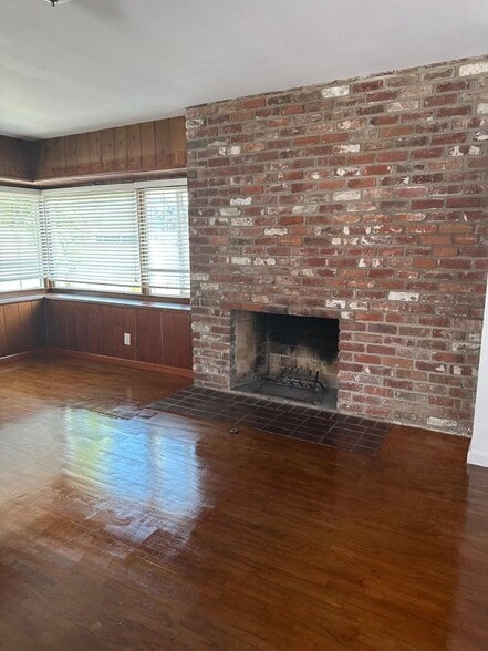 Building Photo - 2903 W Carson St