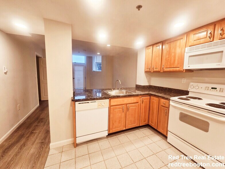 Building Photo - 24 Queensberry St