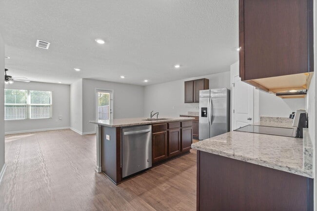 Building Photo - 1047 Limpkin St