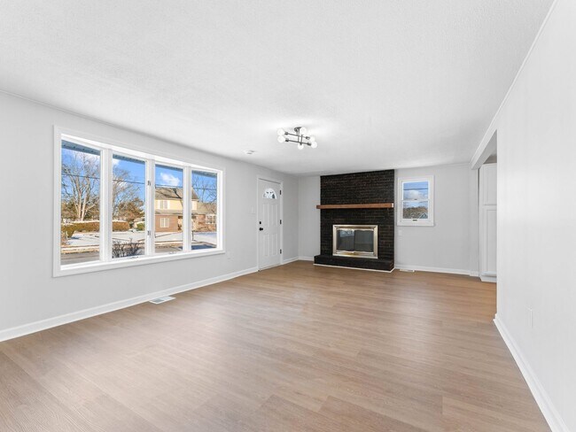 Building Photo - Charming 3-Bedroom Home with Full Basement & Backyard in Lumberton Township