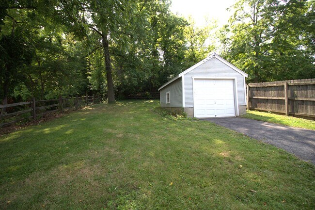 Building Photo - 7831 Camargo Rd