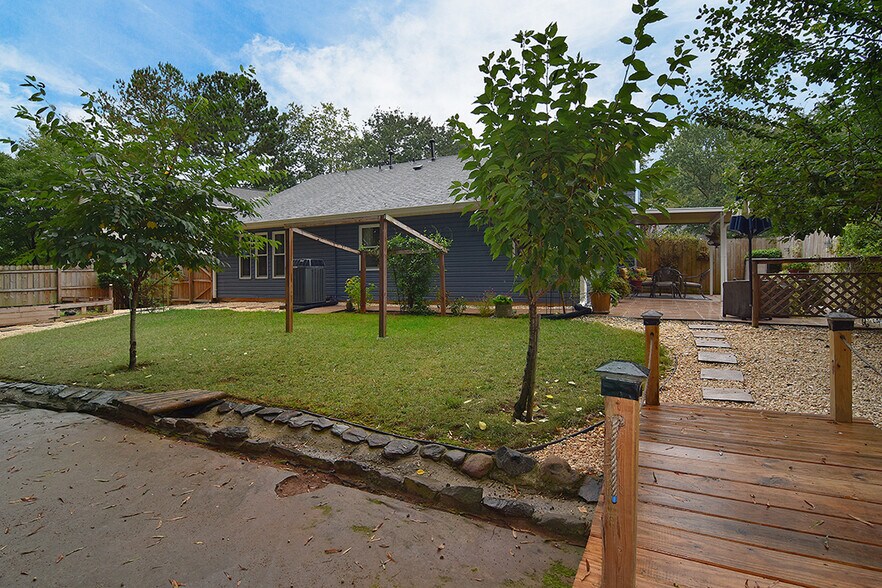 Building Photo - 16611 Glenfurness Dr