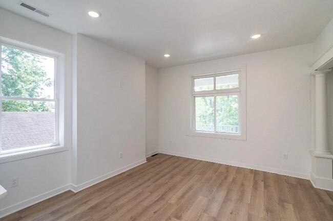 Building Photo - 2328 St James Ave