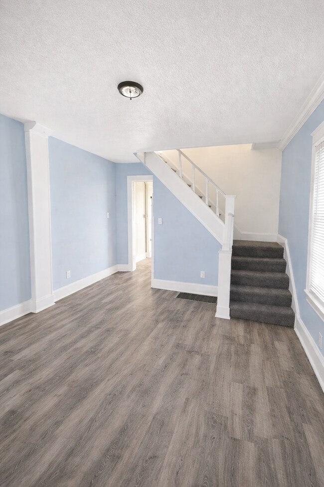 Building Photo - 833 W 27th St