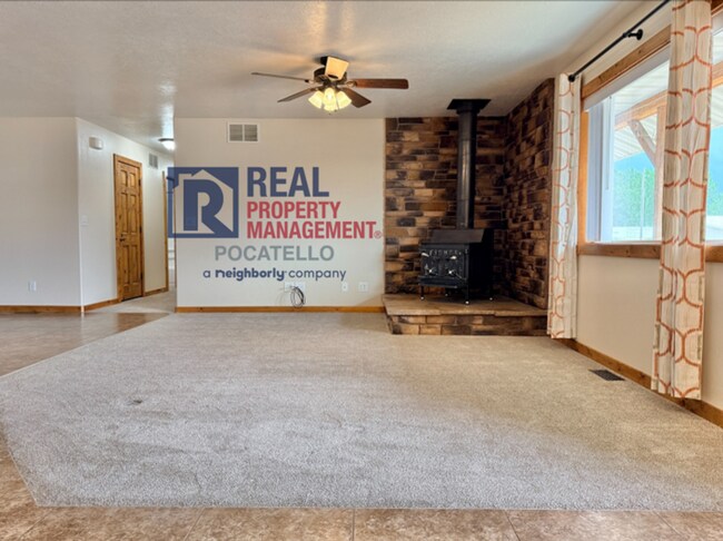 Building Photo - 13355 N Dekay Rd