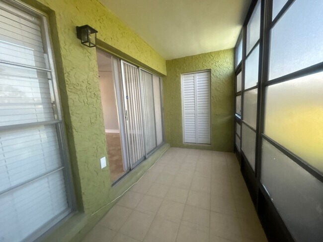 Building Photo - 1 Bedroom/1 Bathroom 1st Floor Condo at Gulf Harbors - AVAILABLE May 1st!