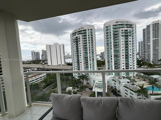Building Photo - 19500 Turnberry Way