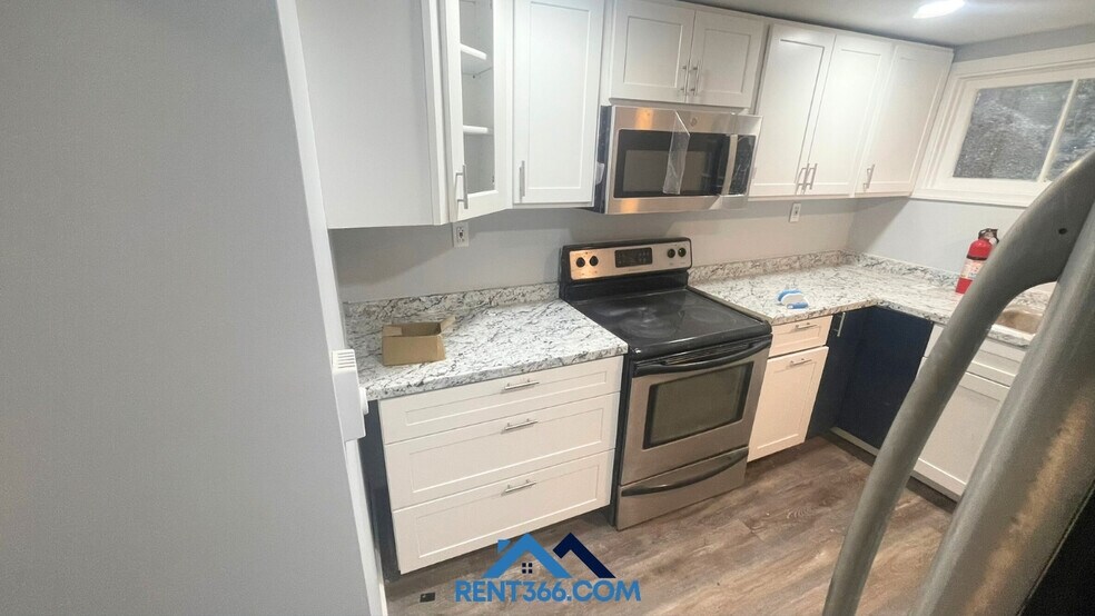 Building Photo - 405 E Norwegian St