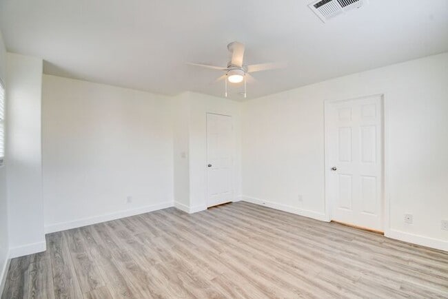 Building Photo - Great home with 4 bedrooms, 2.5 baths. New Floors Paint and Countertops.