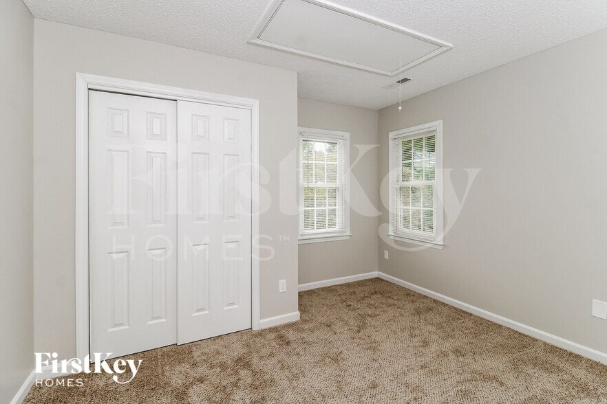 Building Photo - 3229 Sparrowhawk Dr