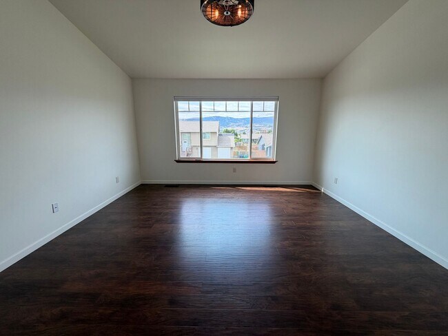 Building Photo - Now renting 4 bedroom House