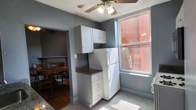 Building Photo - 260 Gross St