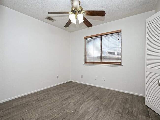 Building Photo - 10406 Macmora Rd