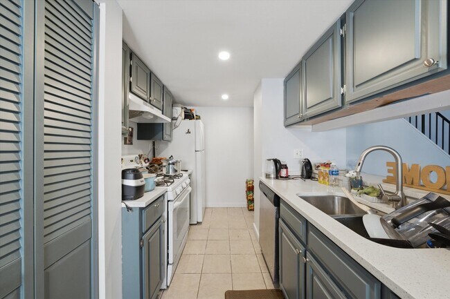 Building Photo - 1437 Sutter Dr