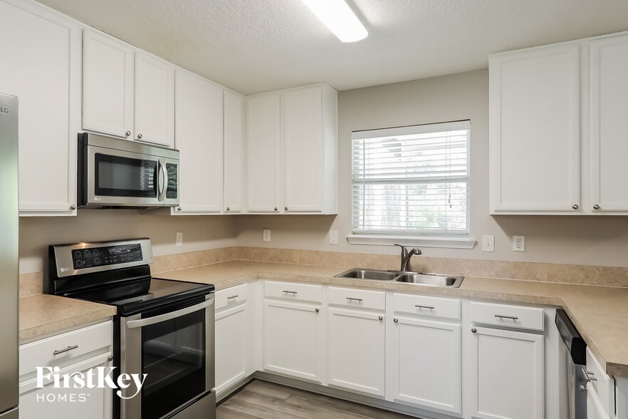 Building Photo - 2954 Ravine Hill Dr