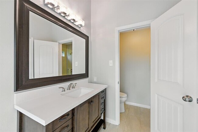 Building Photo - 4511 Ravine Dr