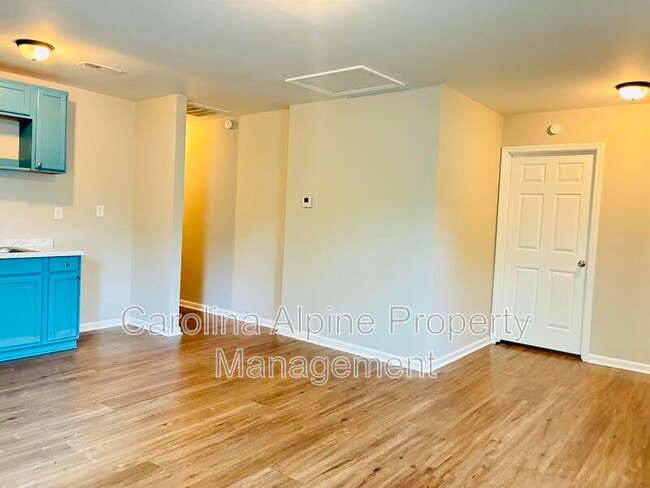 Building Photo - 407 Gardner St