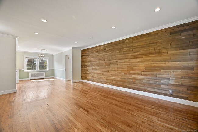 Building Photo - 246 Glenbrook Rd