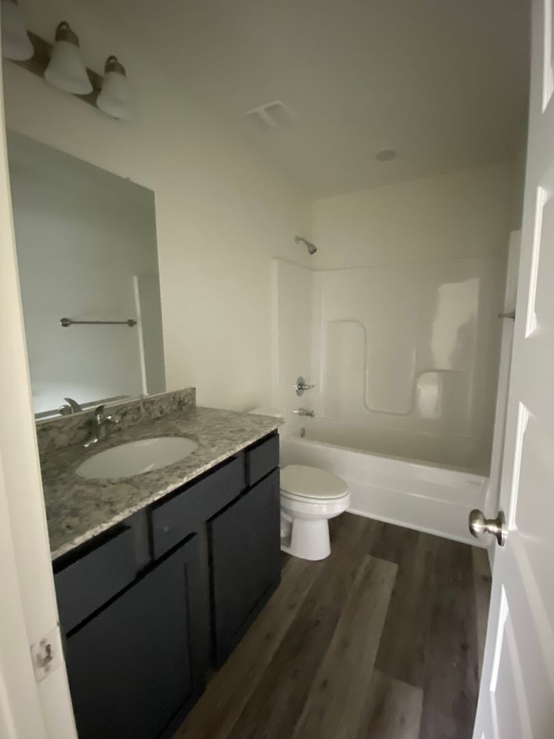 Building Photo - 916 S Amarillo Ave